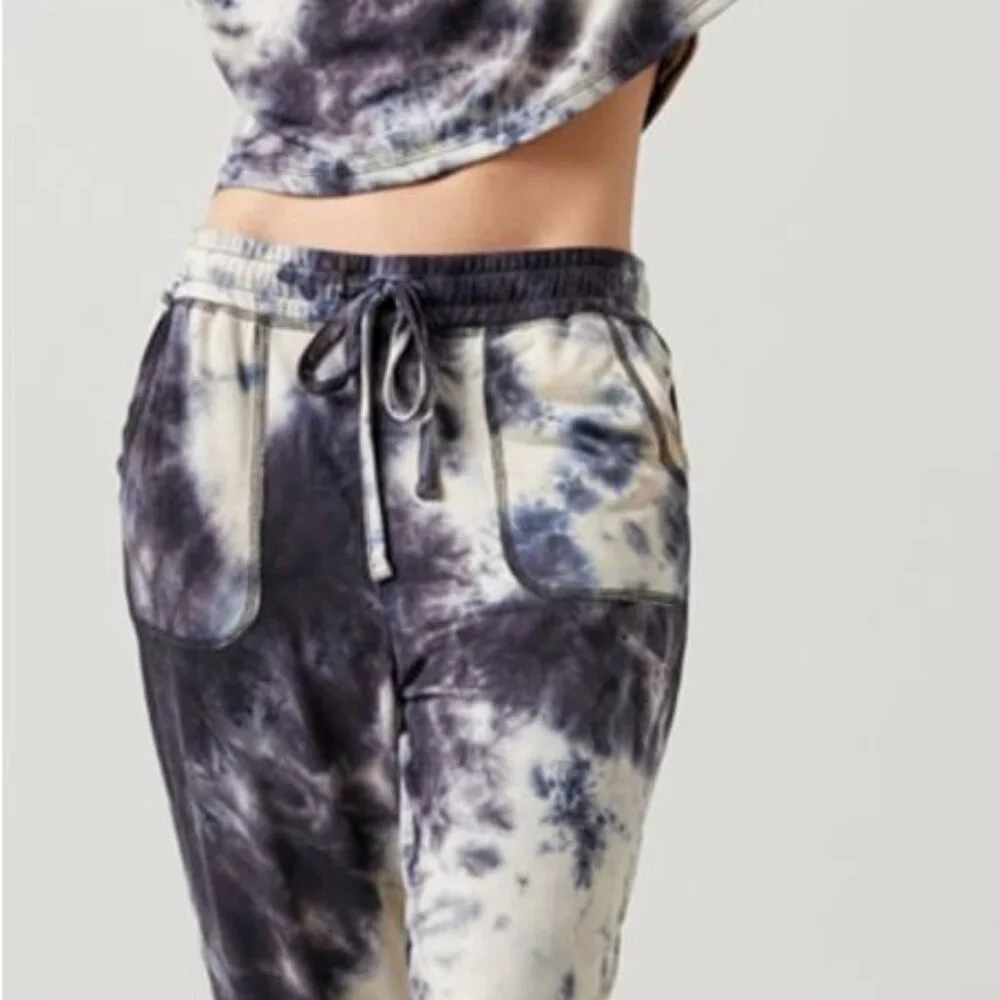 NWT Francesca's collection Pamela Tie Dye High Rise Sweat Pants Blue